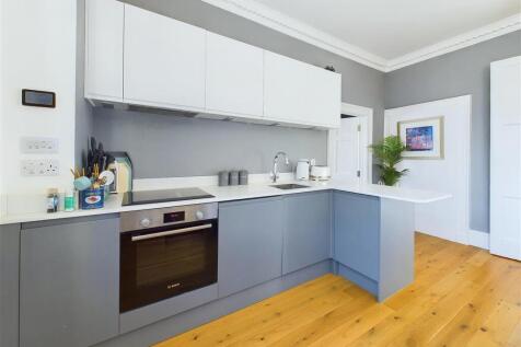 LIVING ROOM/KITCHEN AREA