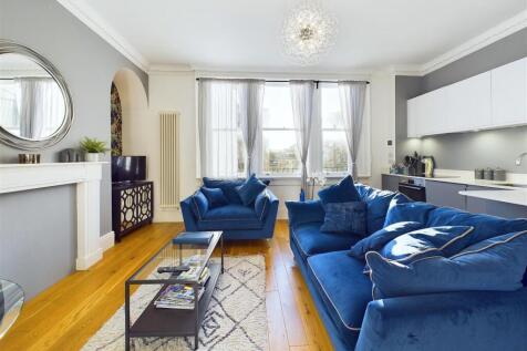 LIVING ROOM/KITCHEN AREA