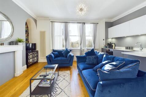 LIVING ROOM/KITCHEN AREA