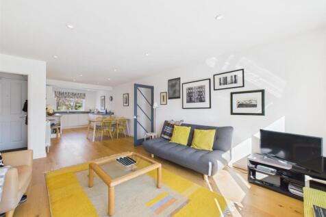Open plan sitting/living area