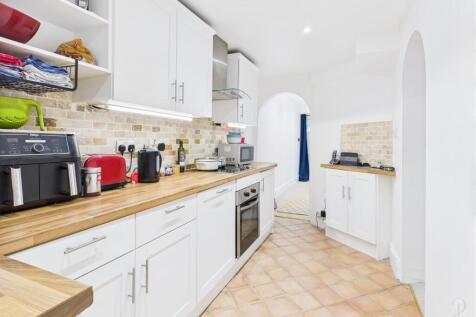 Fitted kitchen
