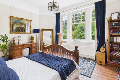 Main bedroom 2.jpg