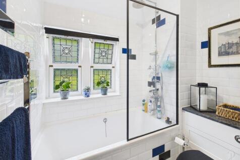 Bathroom 1.jpg