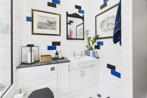 Bathroom 2.jpg