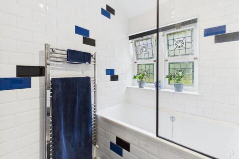 Bathroom 3.jpg