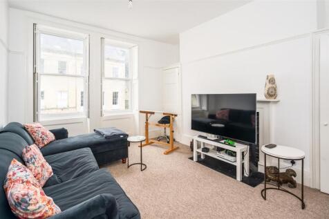 SITTING ROOM/BEDROOM 3