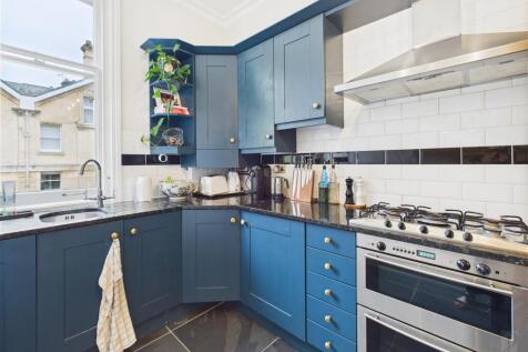Kitchen 2.jpg