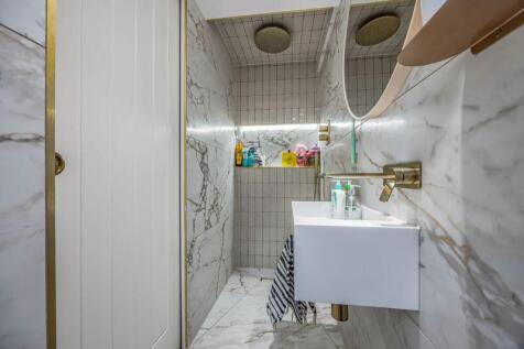Ensuite to Bedroom Two