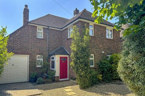 3 Meadow Way- front shot.jpg