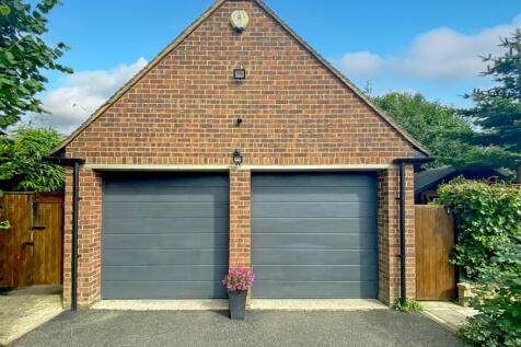 garage oriel close.jpg