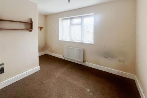 32a Gosden Road