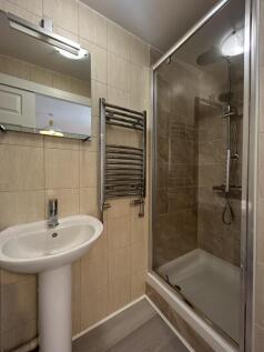 Bedroom three En-suite