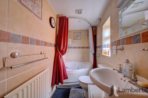 En-Suite Bathroom