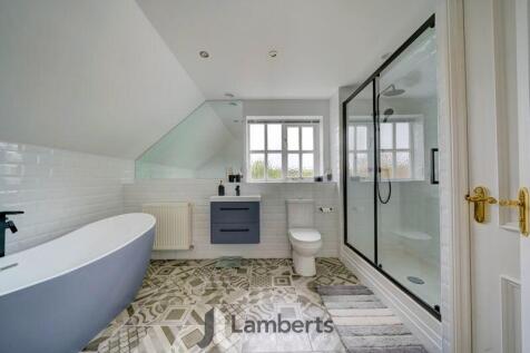 En-Suite Bathroom