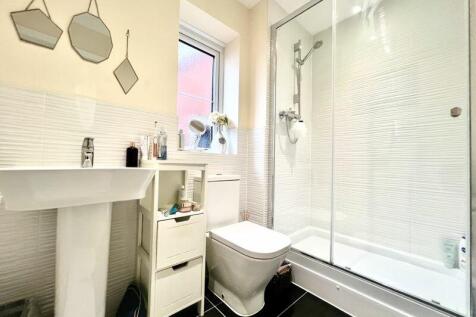En-Suite To Master Bedroom