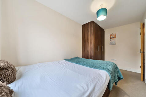 1302873-4-683ee57...