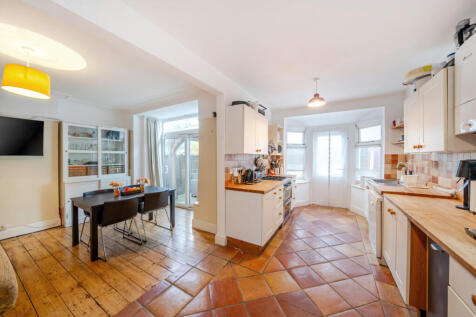 1374410-6-6901dea...