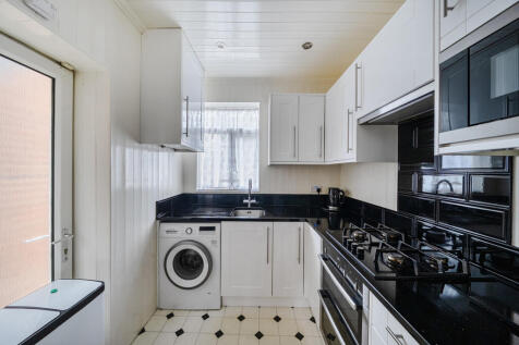 1368917-8-68ee3ab...