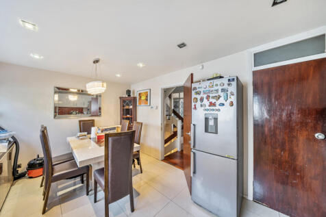 1373392-2-68ff806...