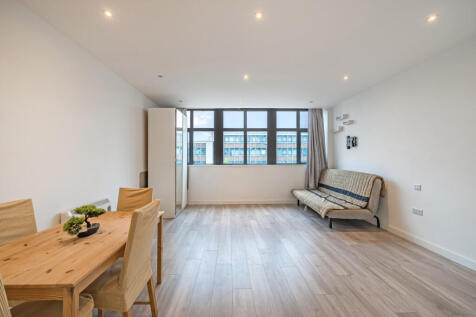 1372191-13-6901fc...