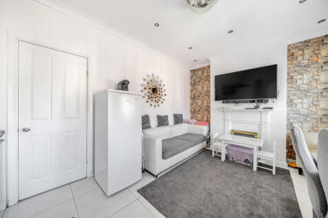 1372336-7-68fb6c0...