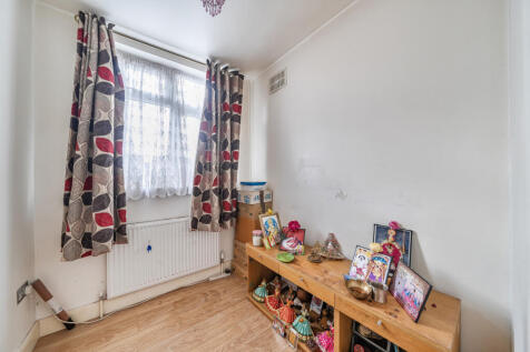 1376218-9-690b683...