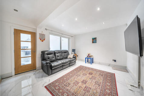 1376218-21-690b75...