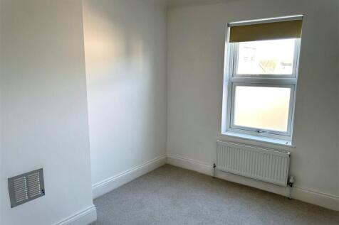 second bedroom.JPG