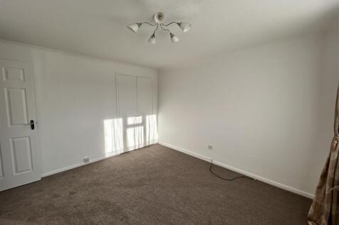 bedroom 1.JPG