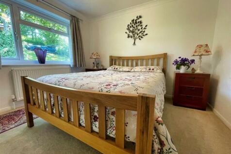 Bedroom 1.jpg