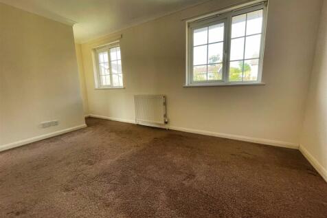 Bedroom 1.jpg