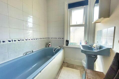Bathroom.jpg