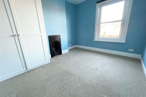 Bedroom 1.jpg