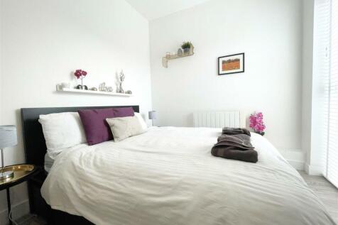 Bedroom 1.jpg