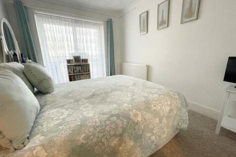 Bedroom 1.jpg