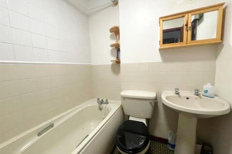 Bathroom.jpg