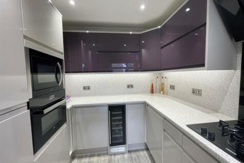 Kitchen 2.jpg