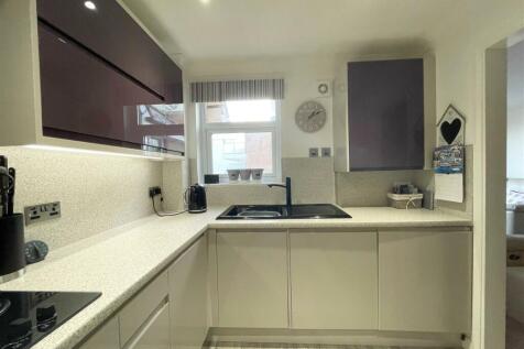Kitchen 1.jpg