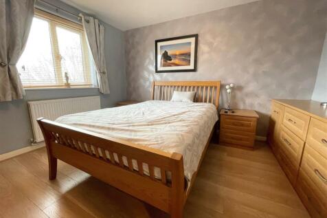Bedroom 1.jpg