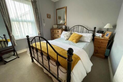 Bedroom 1.jpg