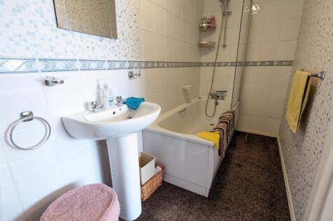 Bathroom 2.jpg