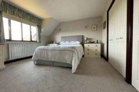Bedroom 1 a.jpg