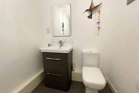 Bathroom 1.jpg
