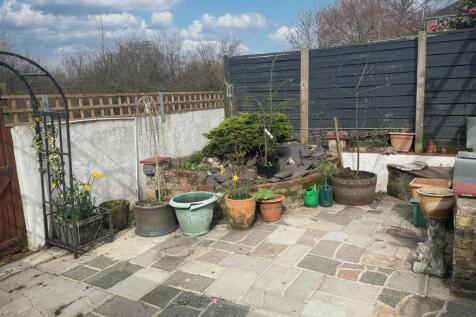 Rear garden 1.jpg