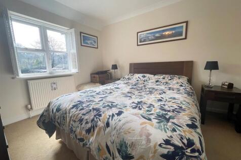 Bedroom 1.jpg
