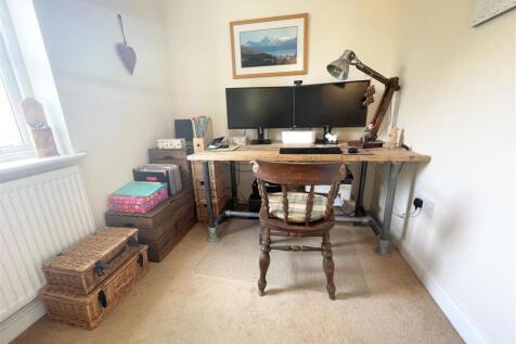 Bedroom 3/ Study.jpg