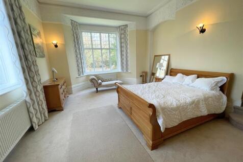 Bedroom 1.jpg