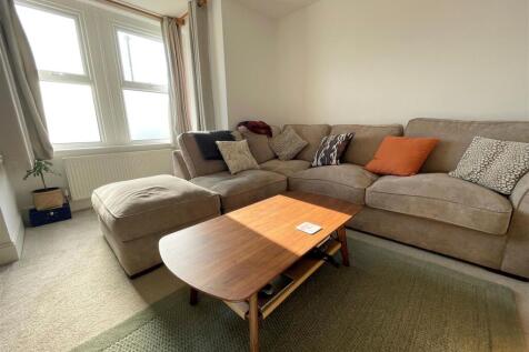 Lounge 1.jpg