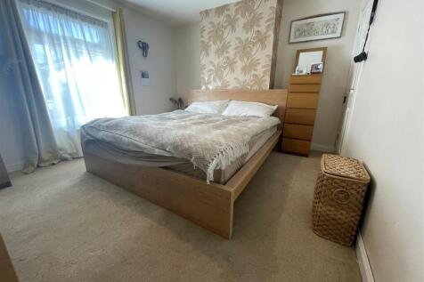 Bedroom 1.jpg
