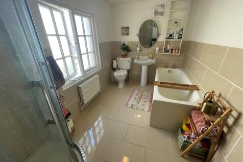 Bathroom.jpg